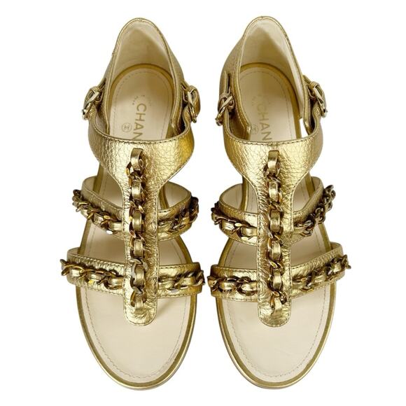 CHANEL Gold Metallic Leather Chain Accent Interlocking CC Flat Sandals - Picture 3 of 14